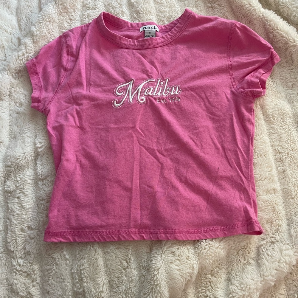 Rue21 women’s pink Malibu Tee🦢